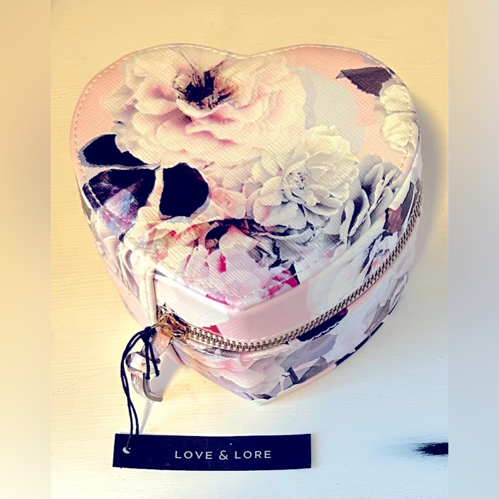 NWT Love & Lore Pink Floral Heart Two Layer Travelling Jewellery Box W/R…